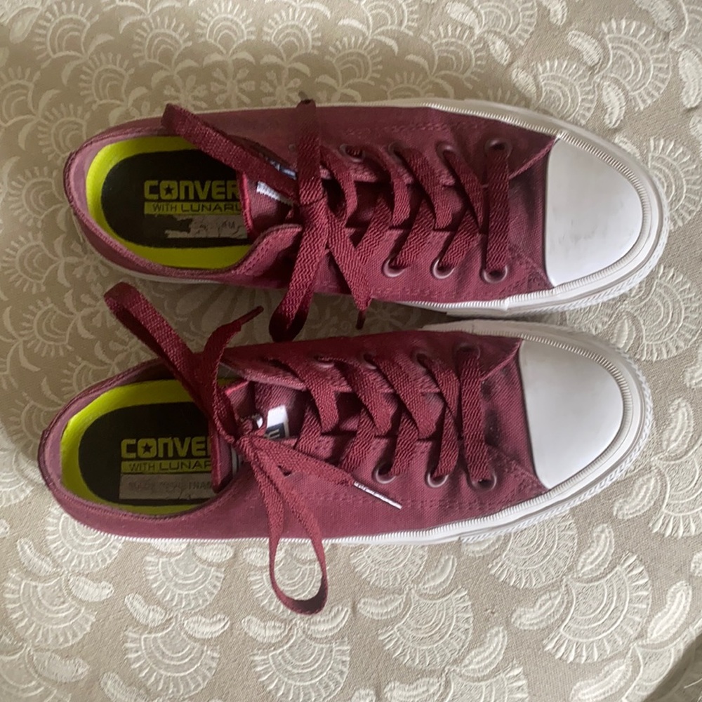 LAST CHANCE! Converse low tops